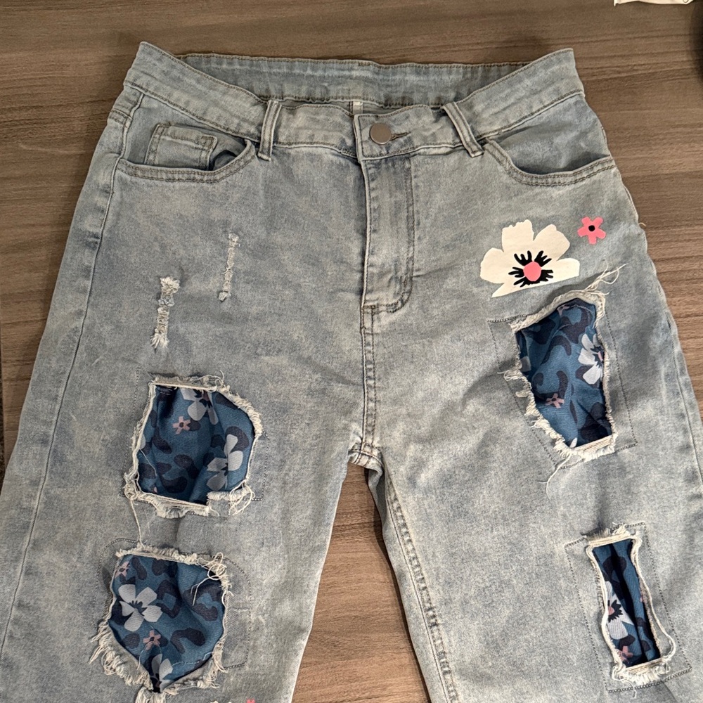 Light Blue Distressed Floral Patch High-Waist Women’s Jean Shorts